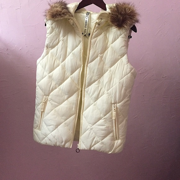 Indira Powder Room Puffy Fur Vest - Picture 5 of 14